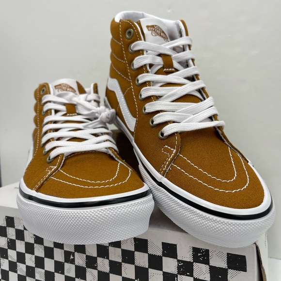 Vans WMNS Skate Sk8-Hi
Canvas Golden Brown
VN0A5FCC1M7
High-Top Sneakers - Picture 4 of 16